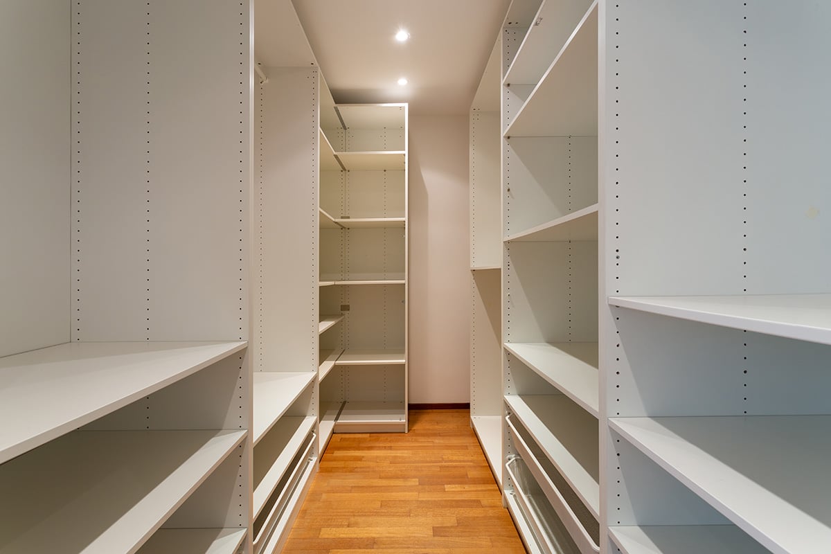 walk-in closet as an amenity in rented properties